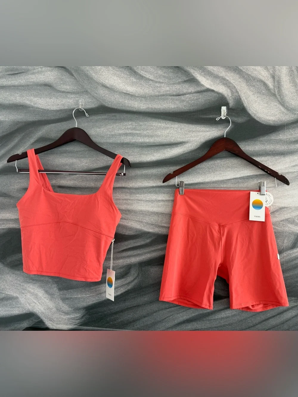 VUORI AllTheForm Bright Coral Matching Set Size Medium NWT Tank + Shorts $138